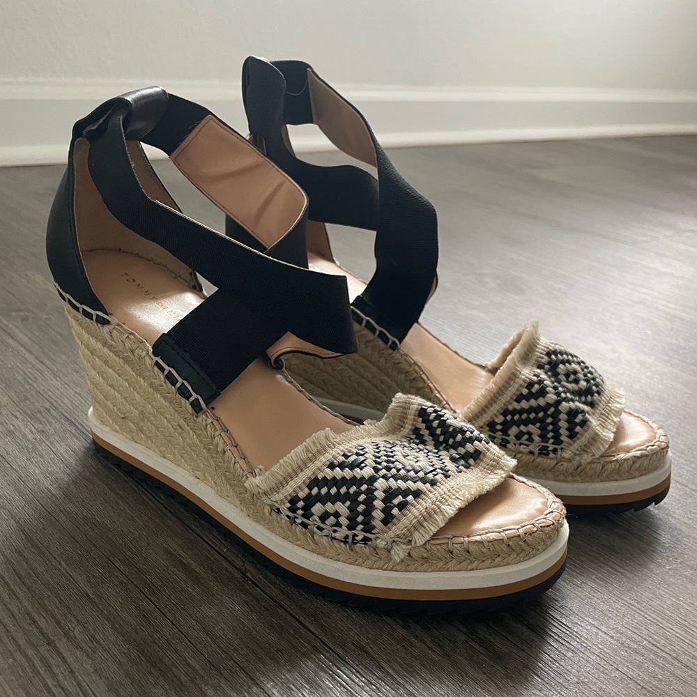 Tommy Hilfiger Size 6 Black Tan Espadrille Wedges Sandal Woven Boho Aztec Heel